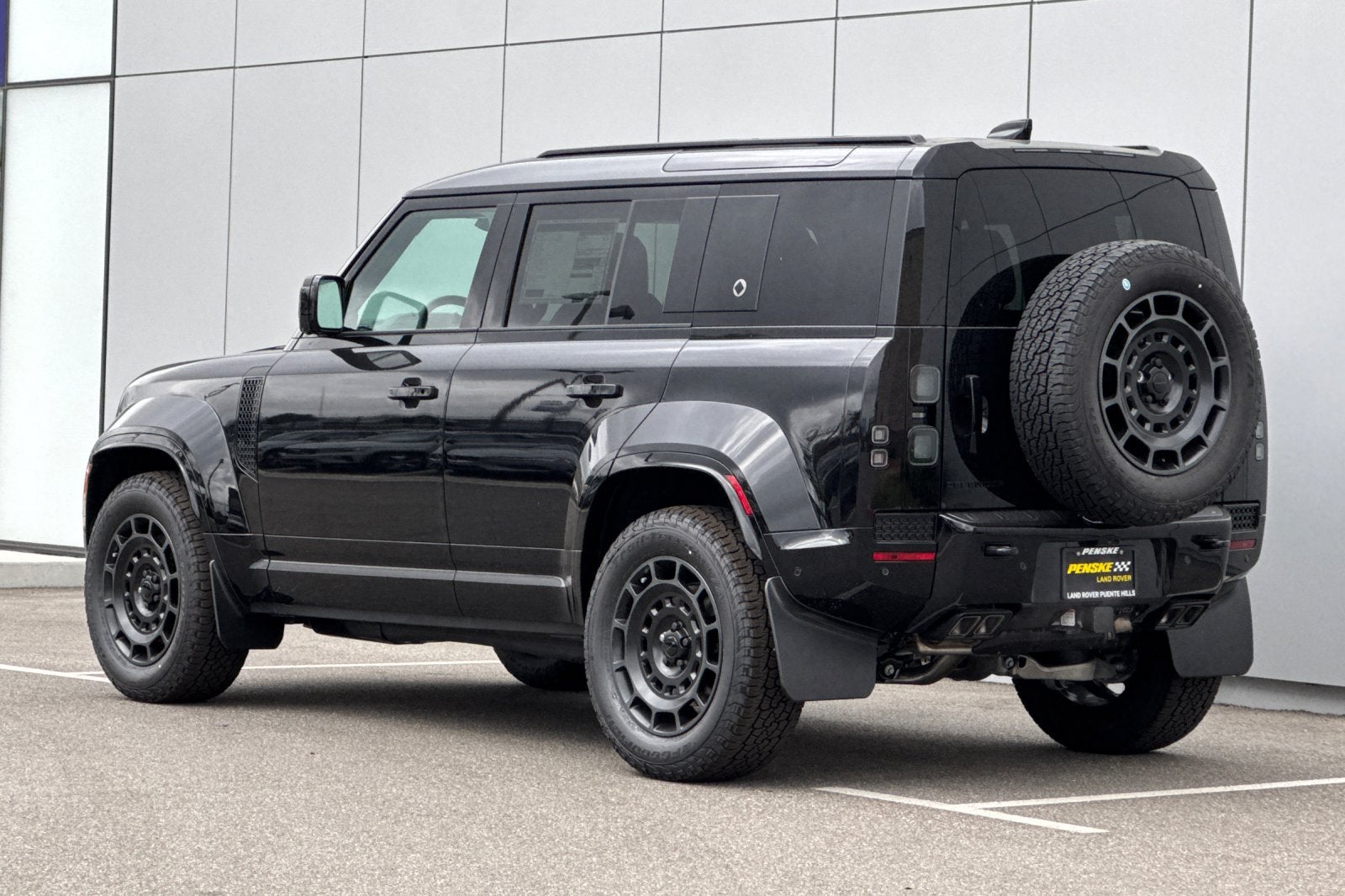 2026 Land Rover Defender 110 OCTA Black