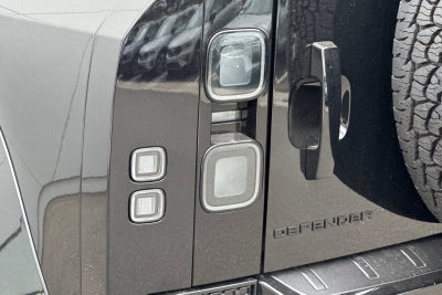 2026 Land Rover Defender 110 OCTA Black