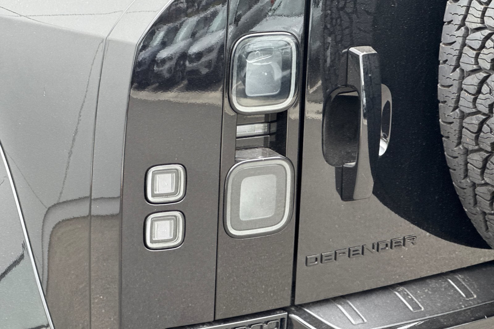 2026 Land Rover Defender 110 OCTA Black