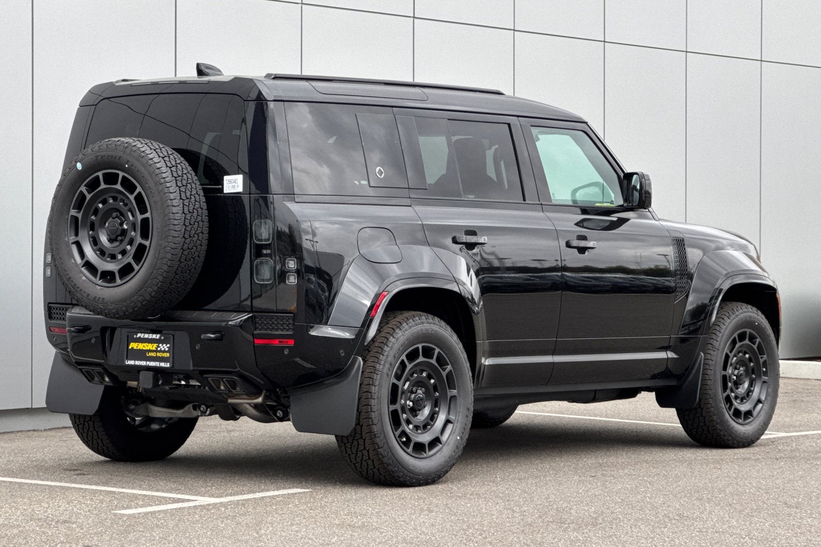 2026 Land Rover Defender 110 OCTA Black