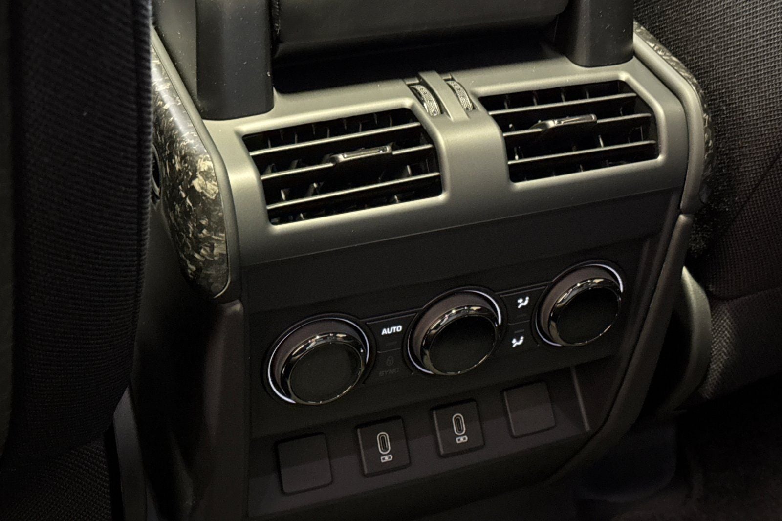 2026 Land Rover Defender 110 V8