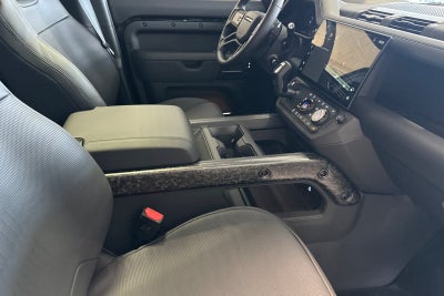 2026 Land Rover Defender 110 V8