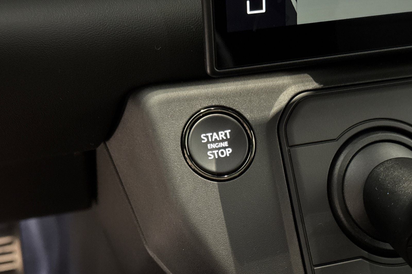 2026 Land Rover Defender 110 V8