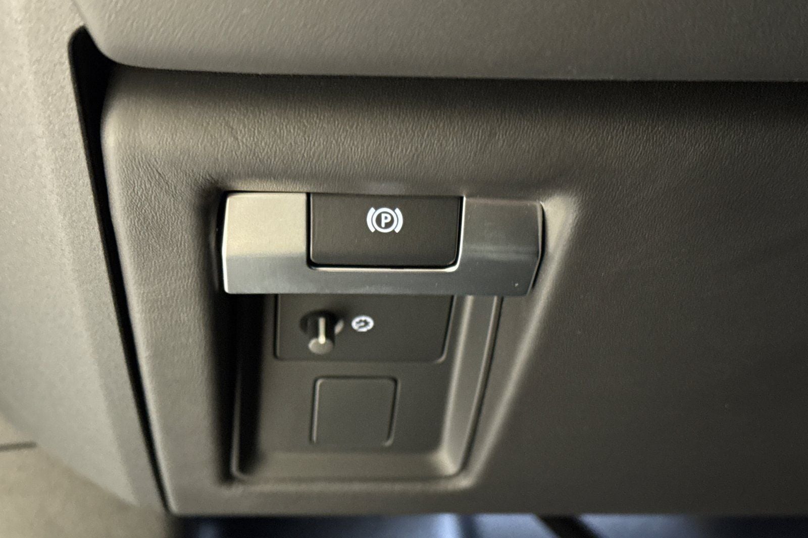 2026 Land Rover Defender 110 V8