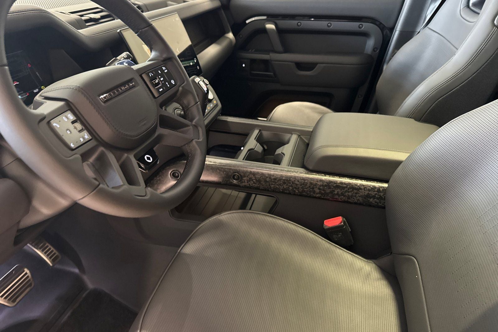 2026 Land Rover Defender 110 V8