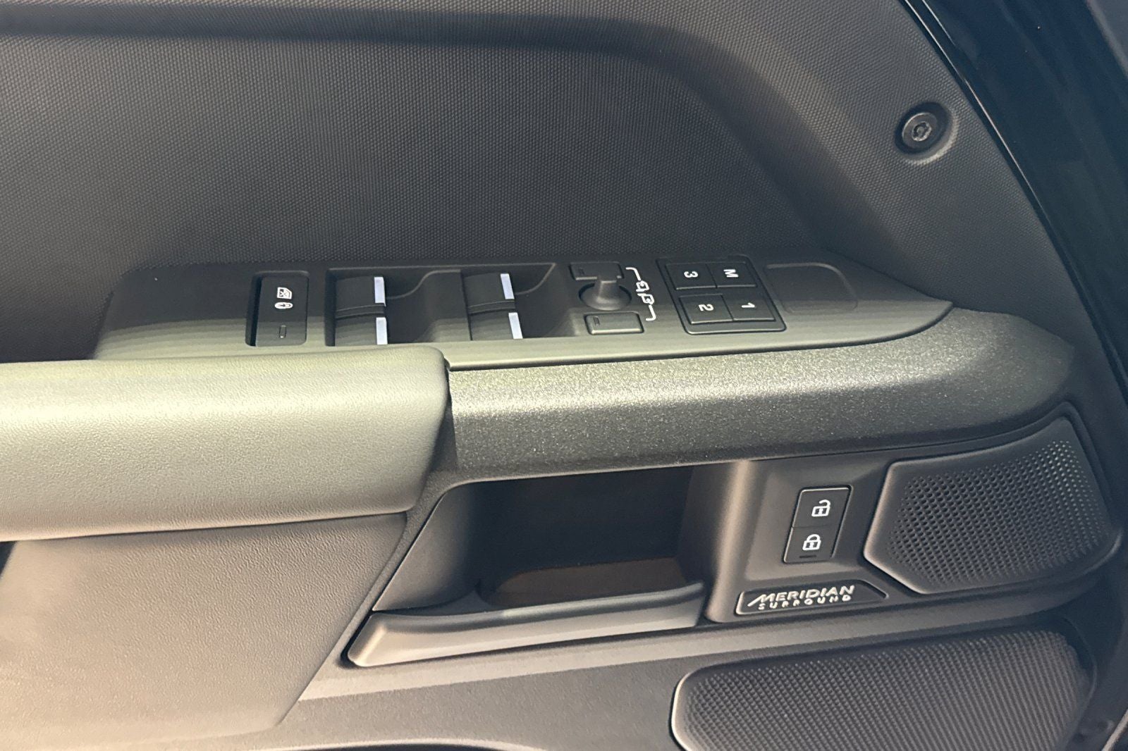2026 Land Rover Defender 110 V8