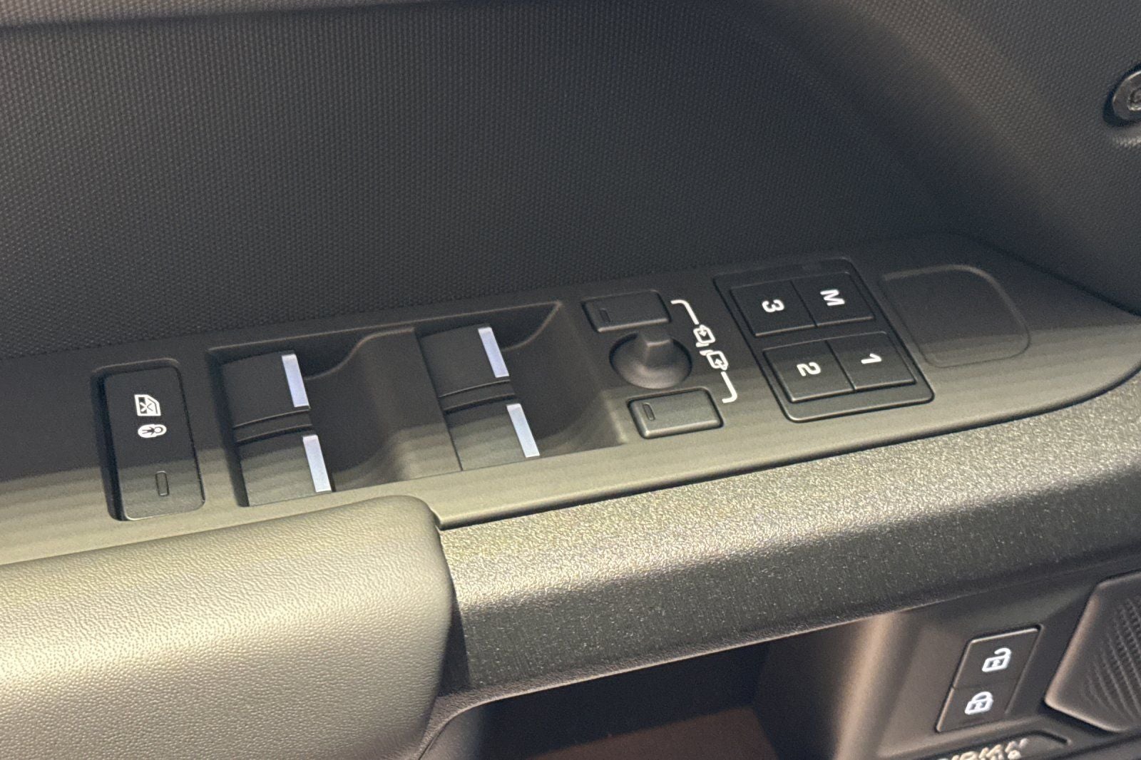 2026 Land Rover Defender 110 V8