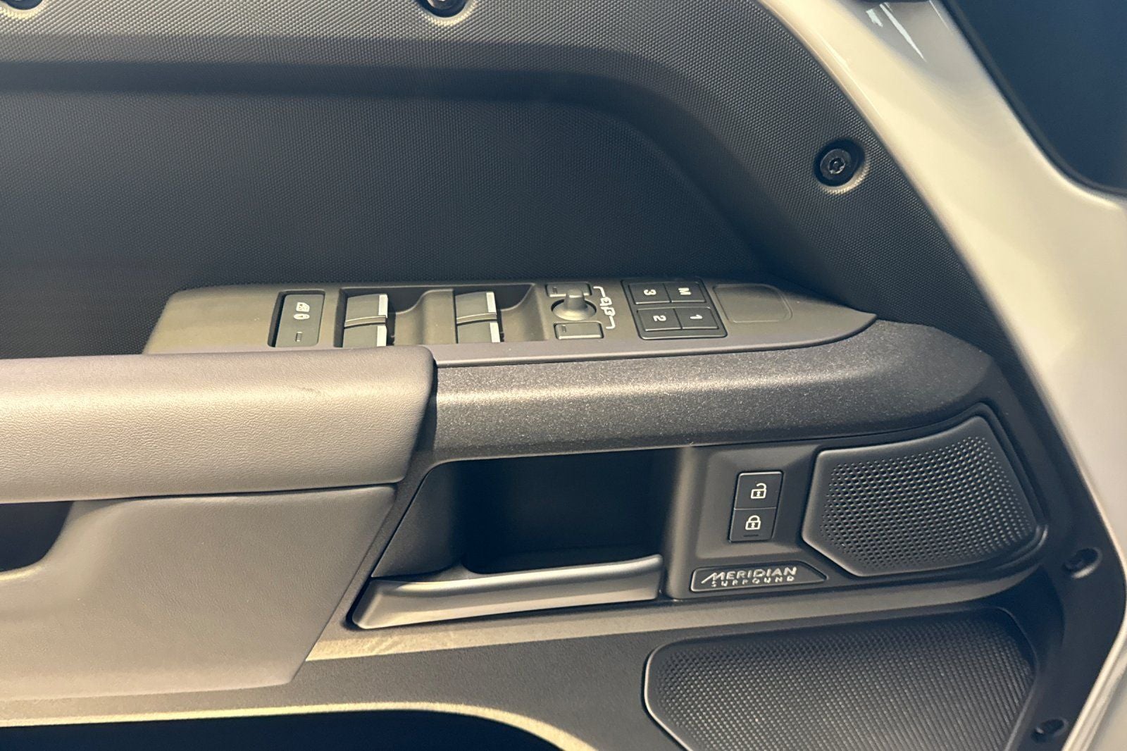 2026 Land Rover Defender 110 OCTA