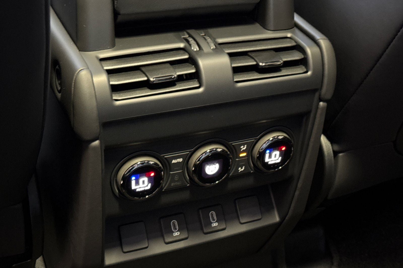 2026 Land Rover Defender 110 OCTA
