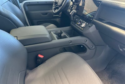 2026 Land Rover Defender 110 OCTA