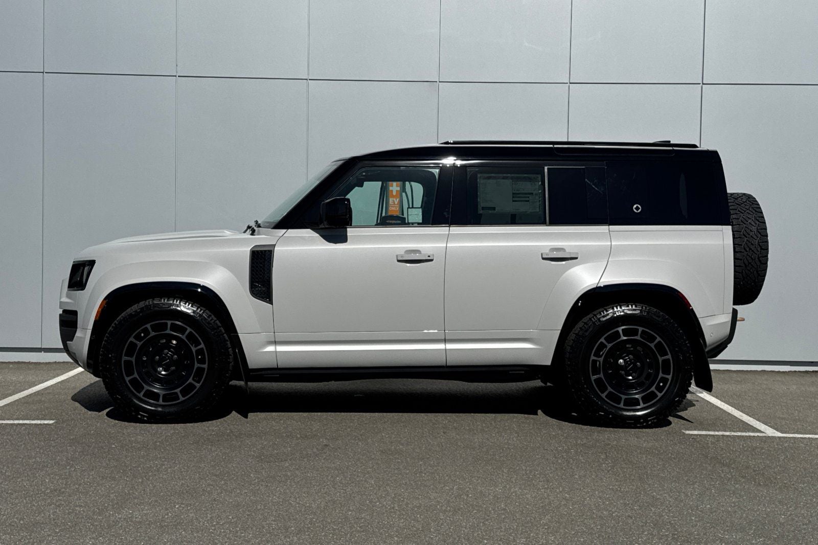 2026 Land Rover Defender 110 OCTA