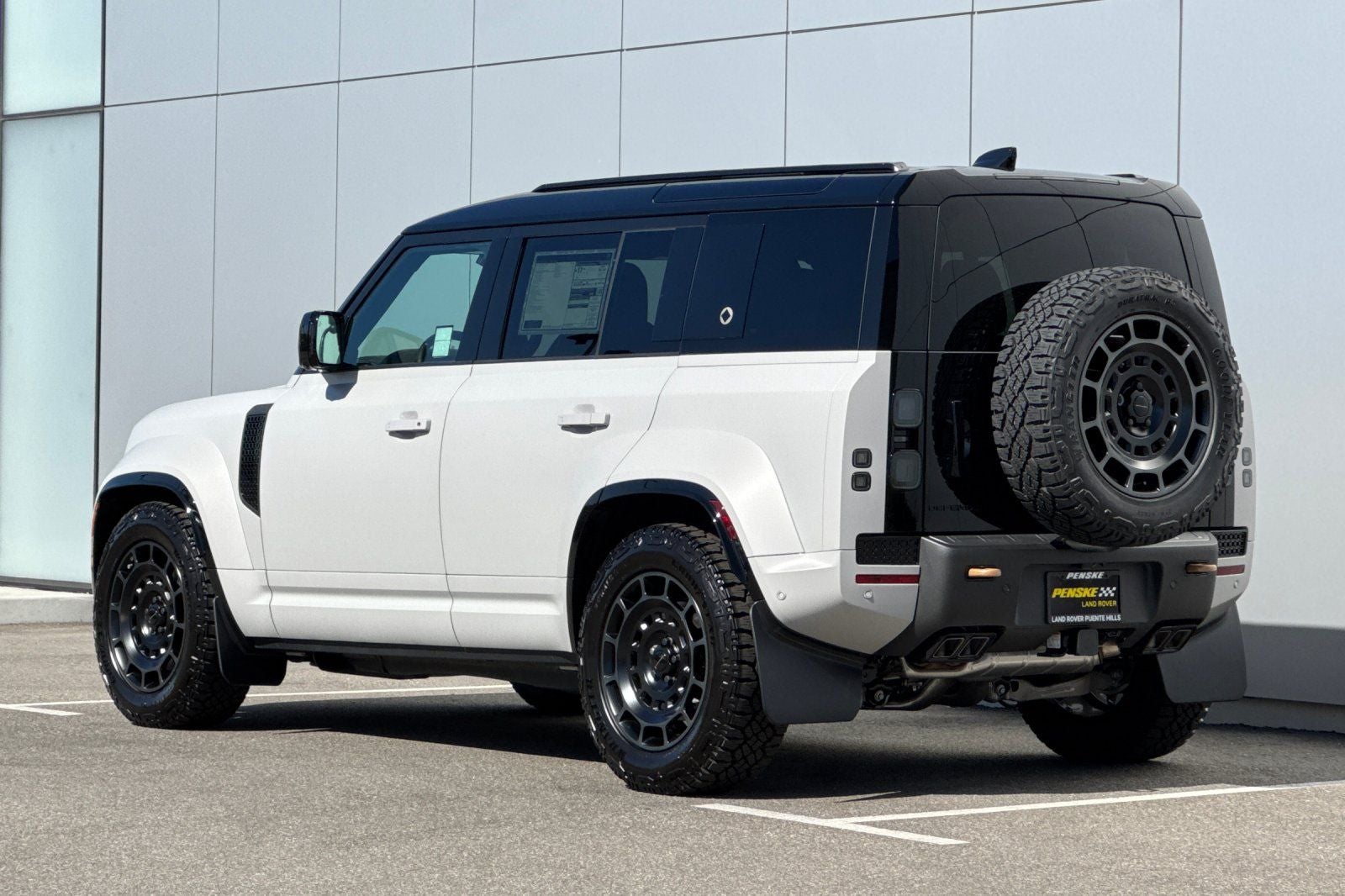 2026 Land Rover Defender 110 OCTA