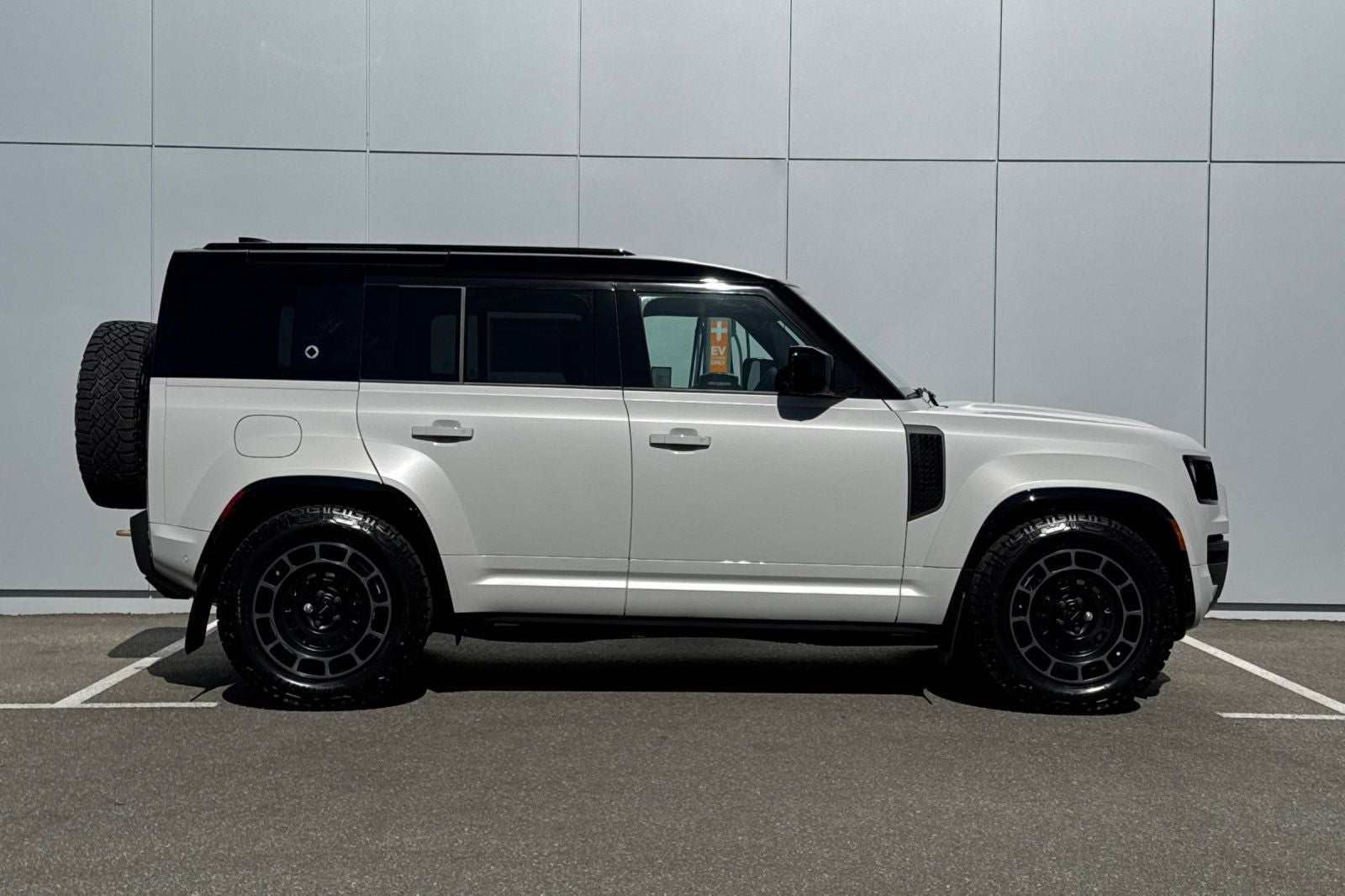 2026 Land Rover Defender 110 OCTA