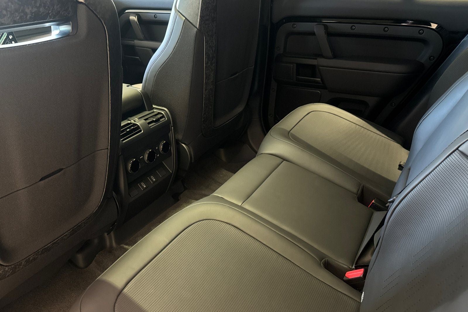 2026 Land Rover Defender 110 V8