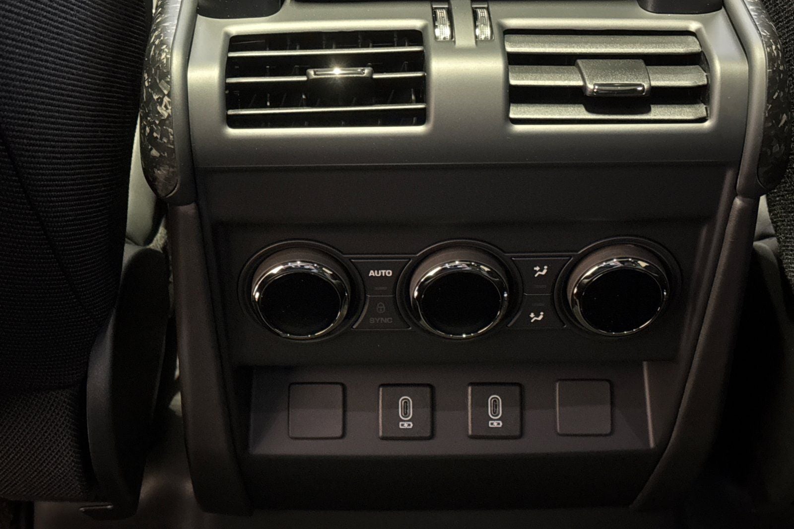 2026 Land Rover Defender 110 V8