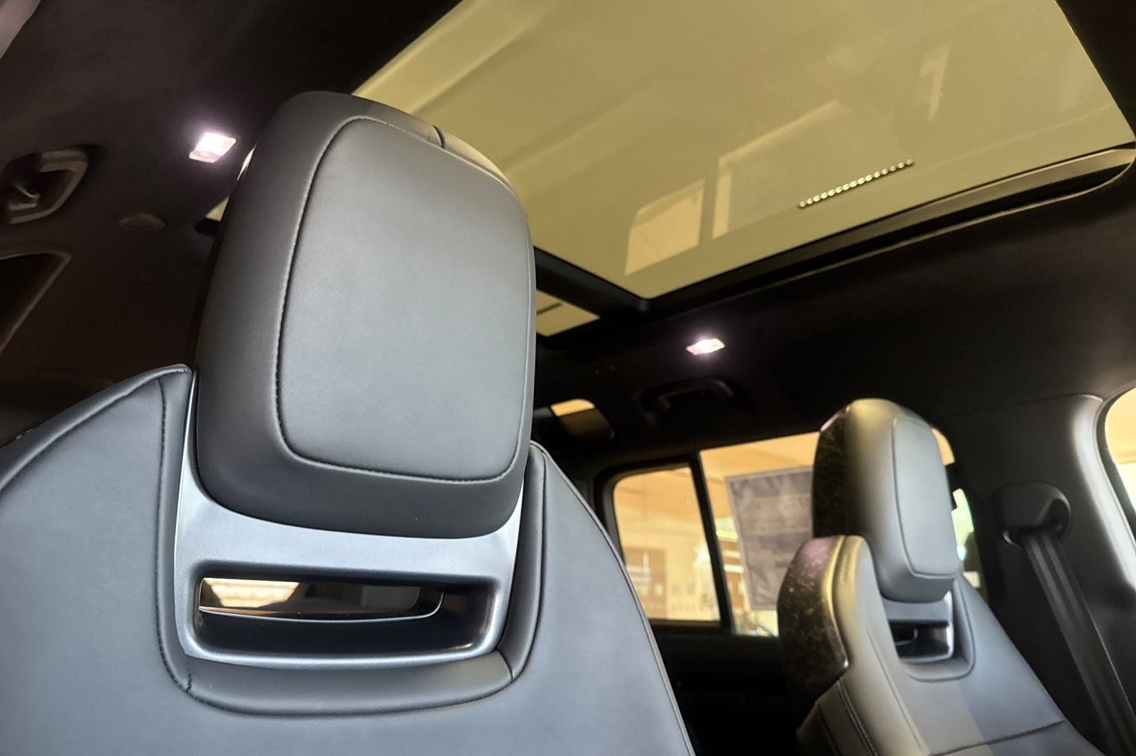 2026 Land Rover Defender 110 V8