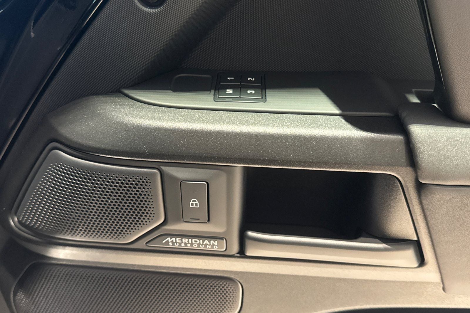 2026 Land Rover Defender 110 V8