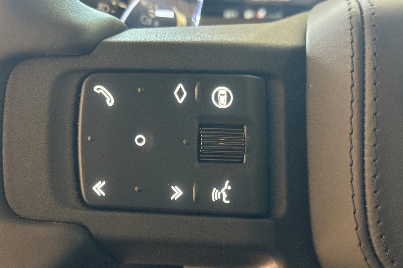 2026 Land Rover Defender 110 V8