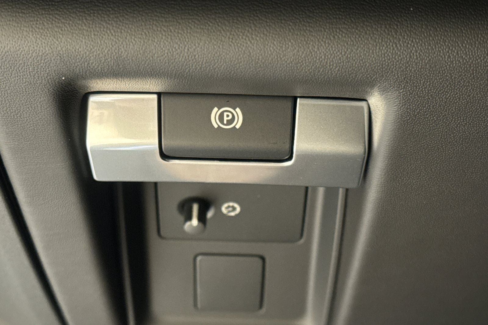 2026 Land Rover Defender 110 V8