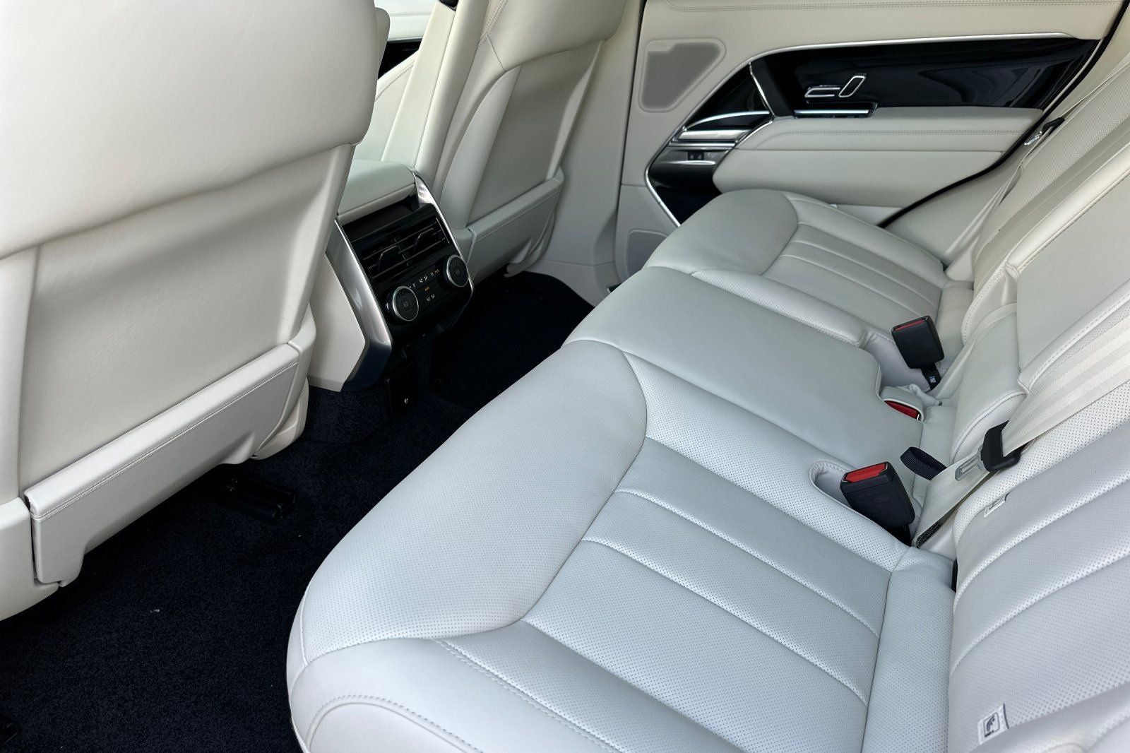 2025 Land Rover Range Rover SE