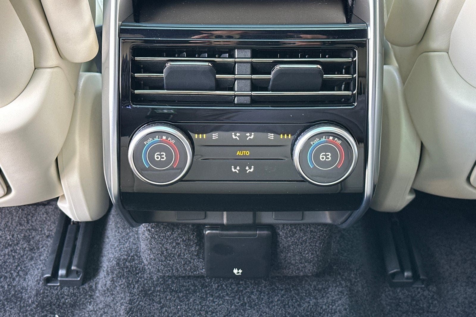 2025 Land Rover Range Rover SE