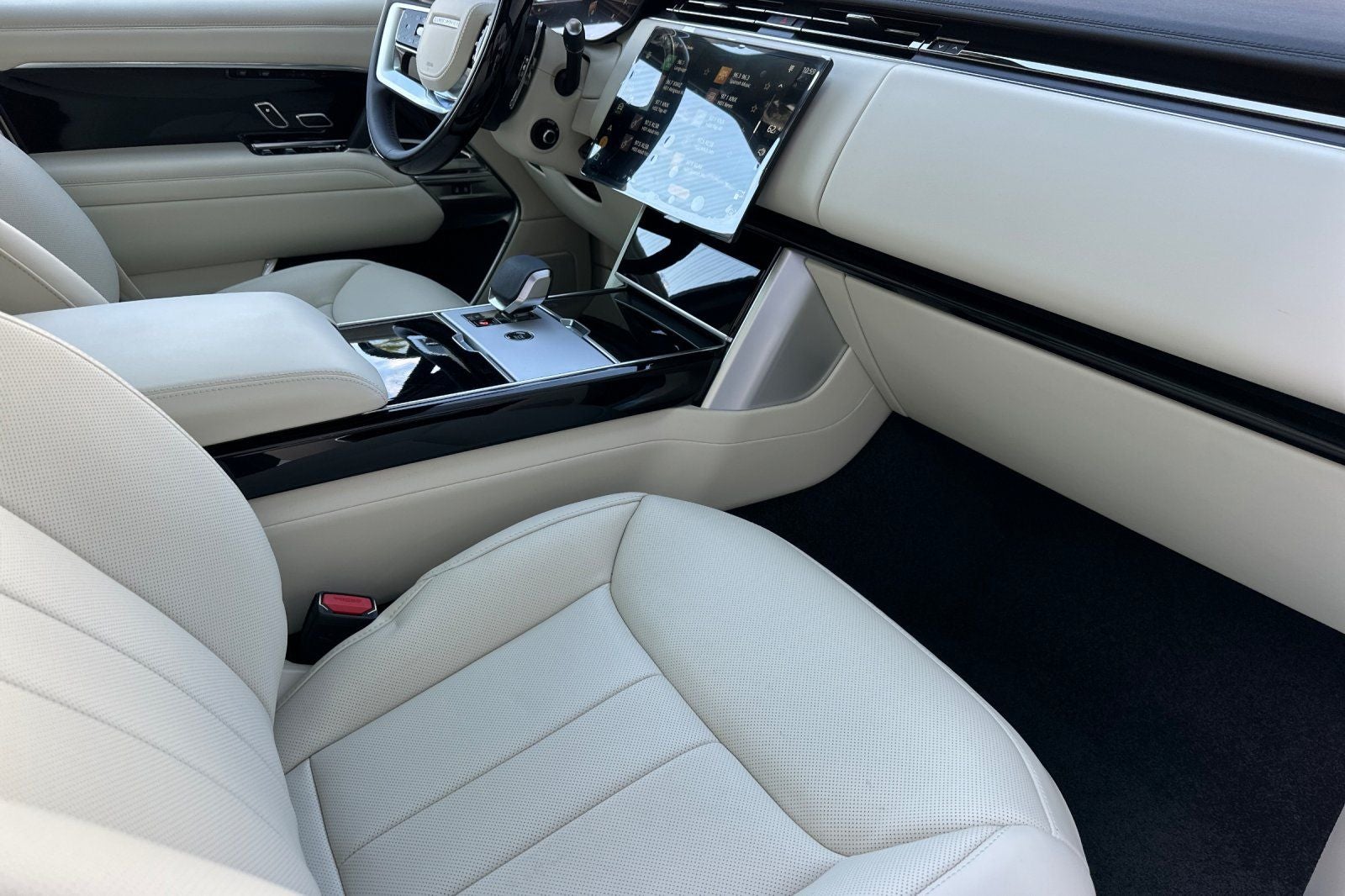 2025 Land Rover Range Rover SE