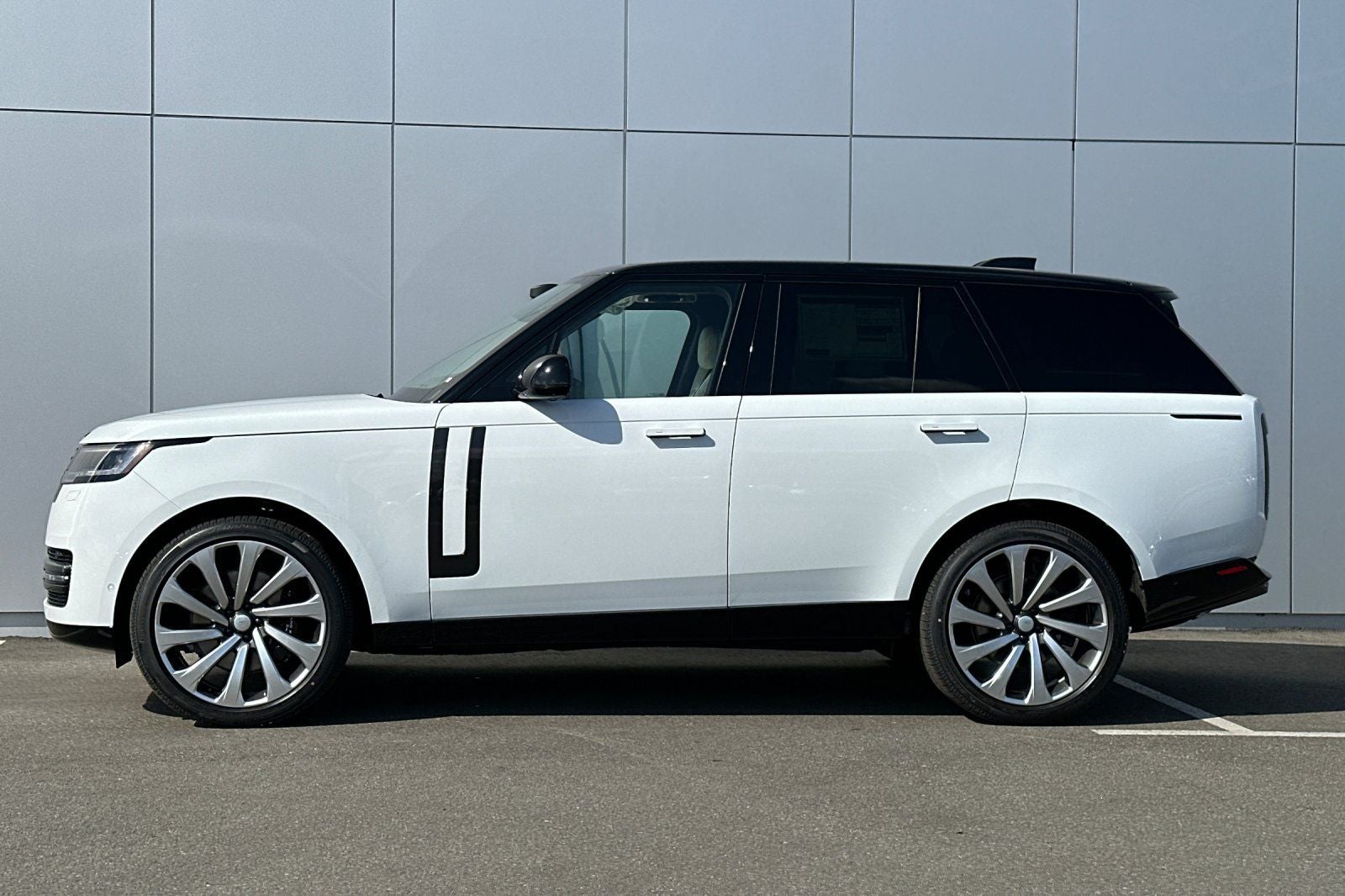 2025 Land Rover Range Rover SE