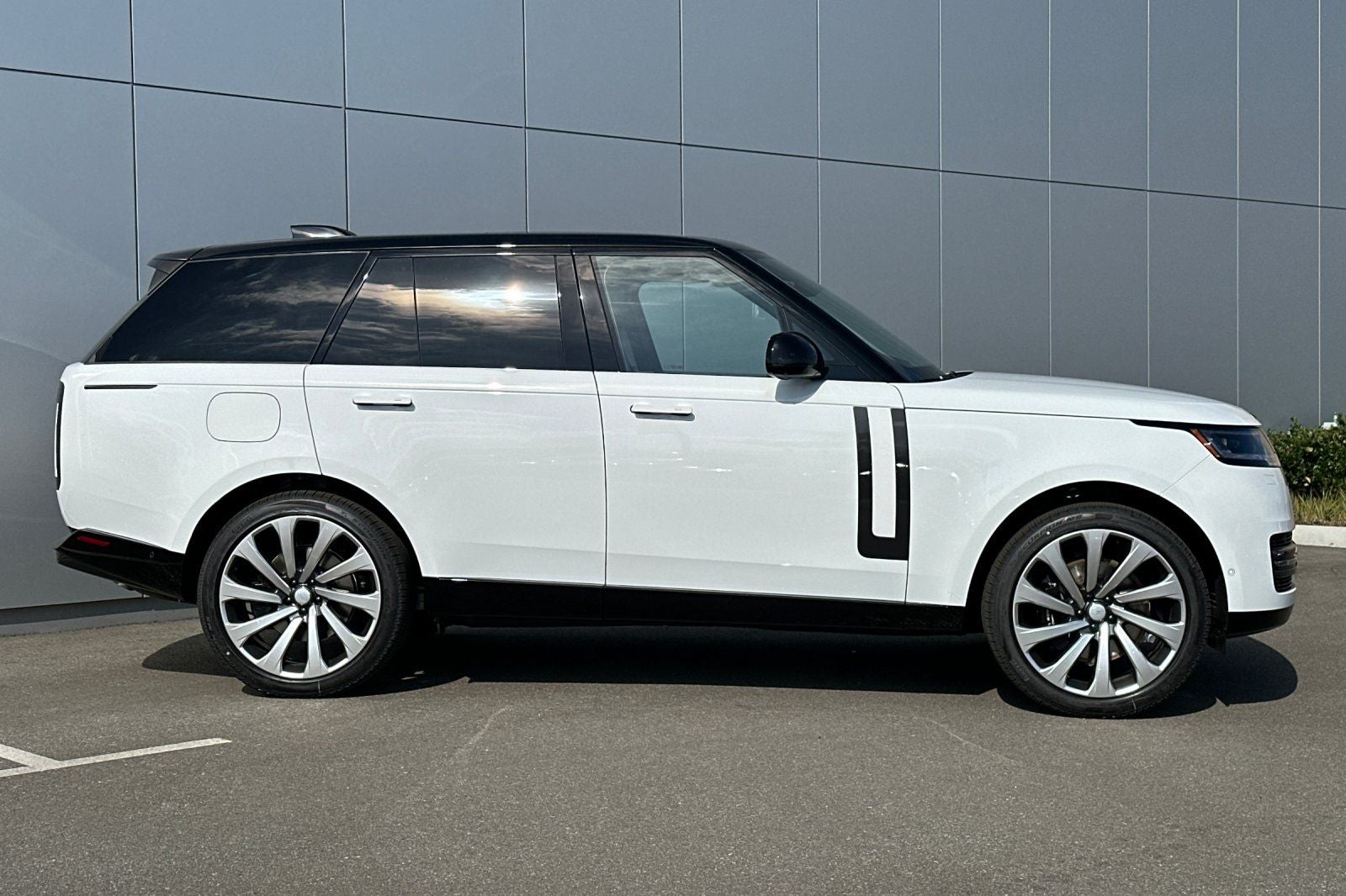 2025 Land Rover Range Rover SE