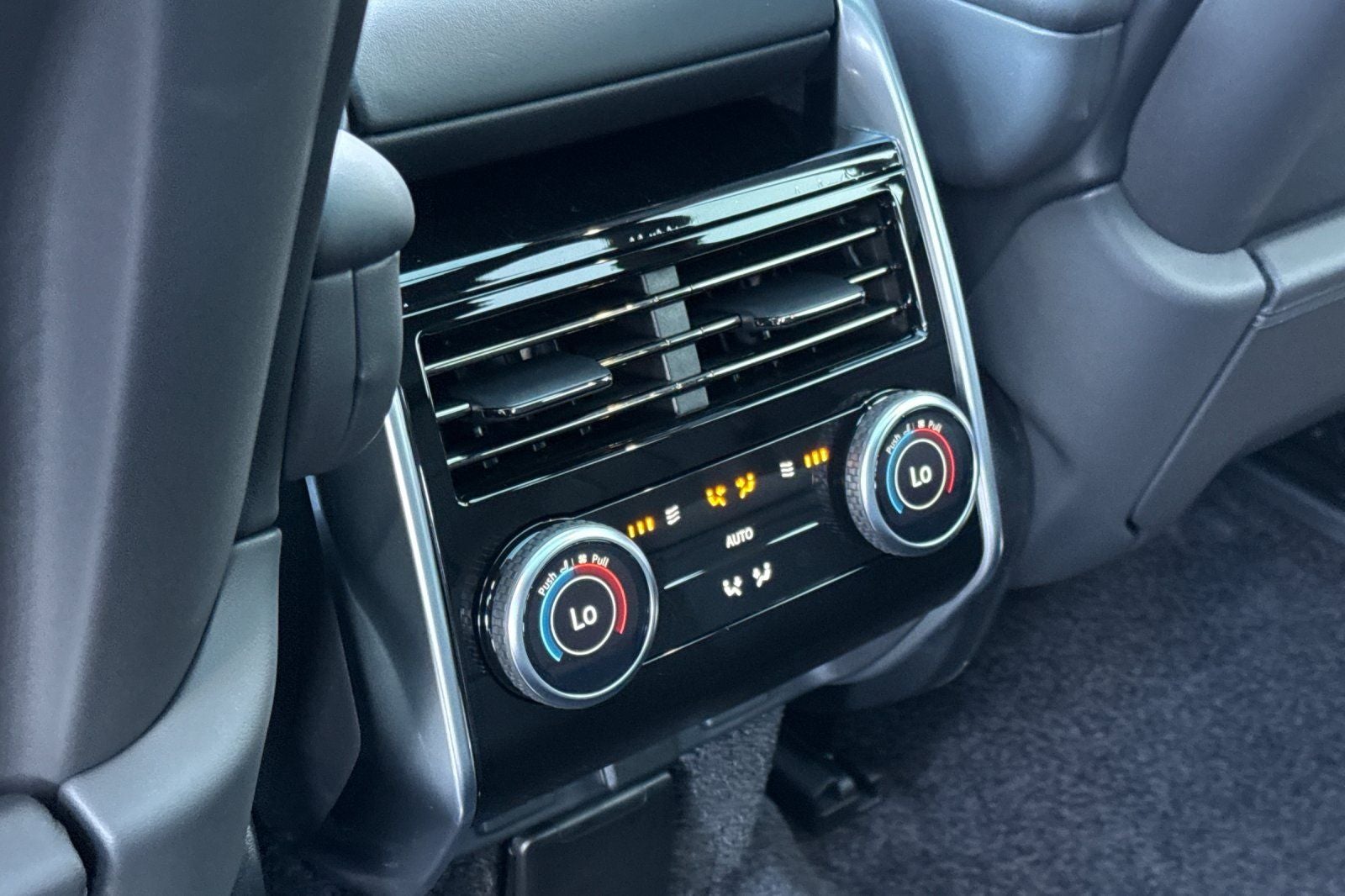 2026 Land Rover Range Rover SE