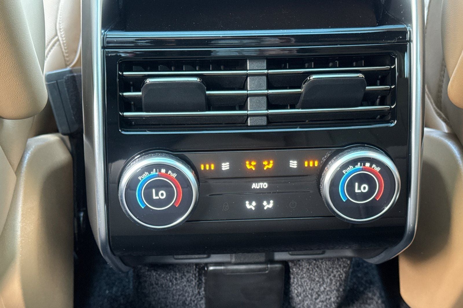 2026 Land Rover Range Rover SE