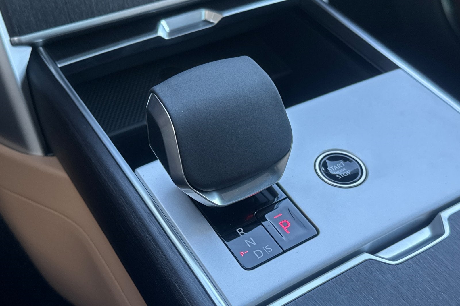 2026 Land Rover Range Rover SE