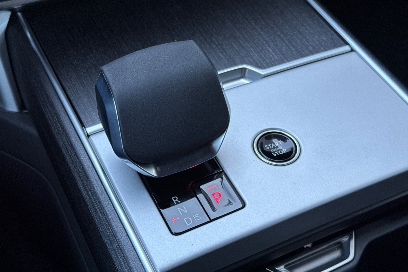2026 Land Rover Range Rover SE