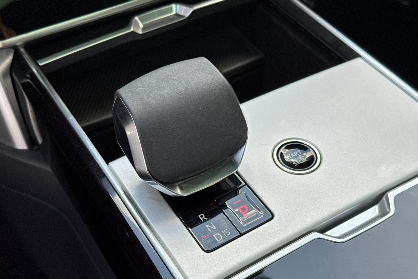 2024 Land Rover Range Rover SE