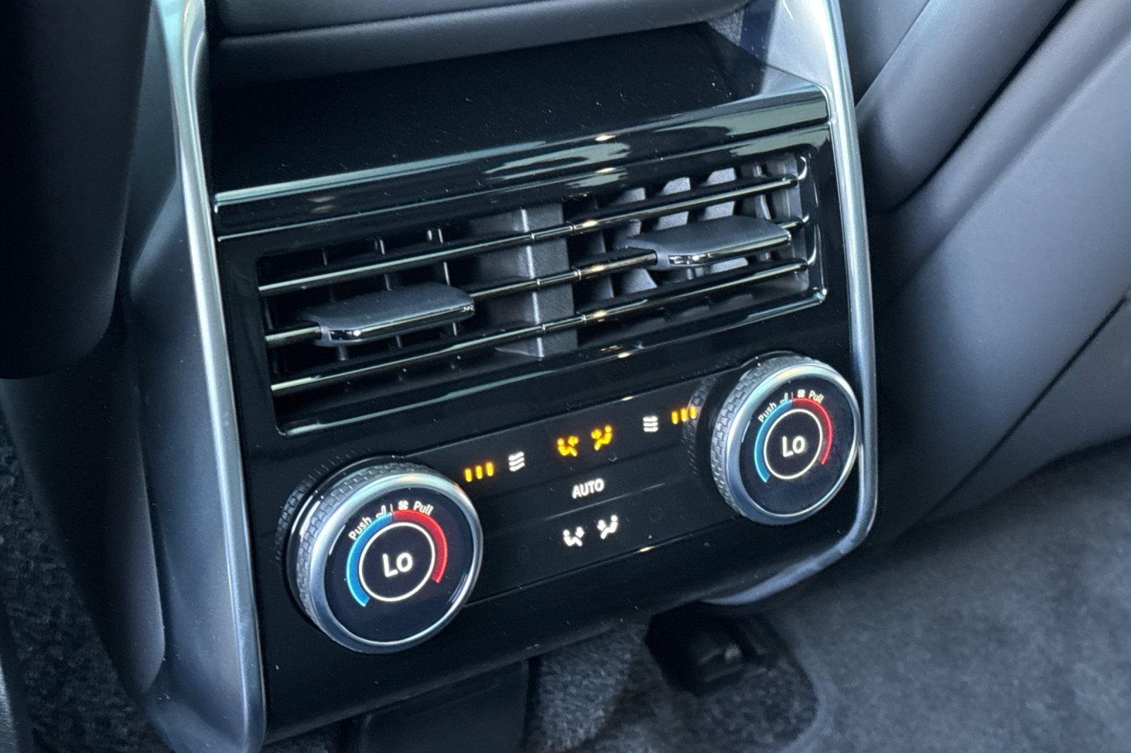 2026 Land Rover Range Rover Plug-In Hybrid SE