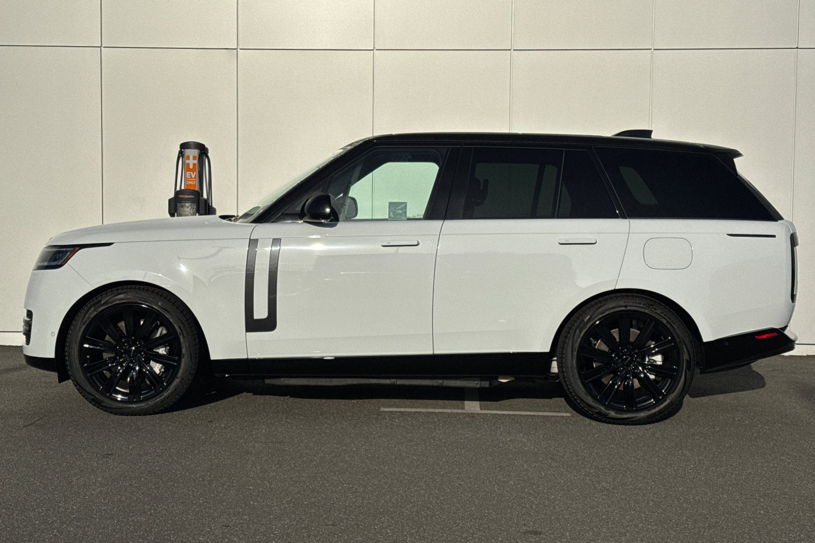2026 Land Rover Range Rover Plug-In Hybrid SE