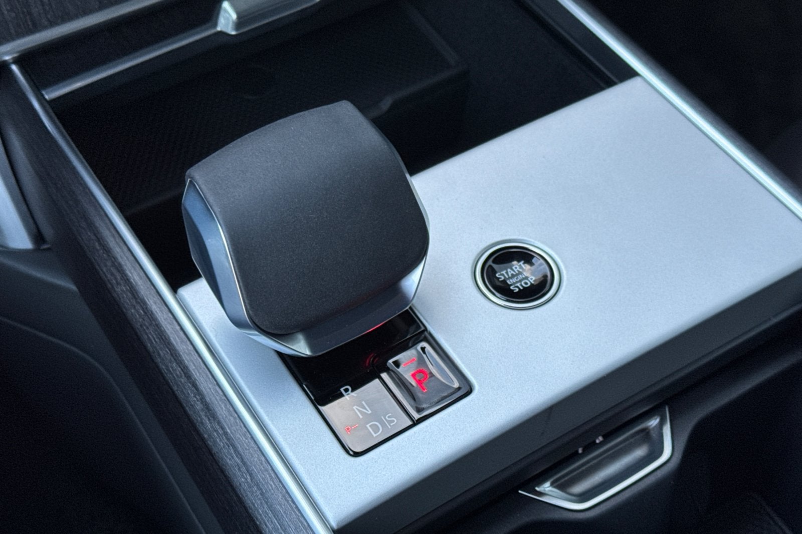 2026 Land Rover Range Rover Plug-In Hybrid SE