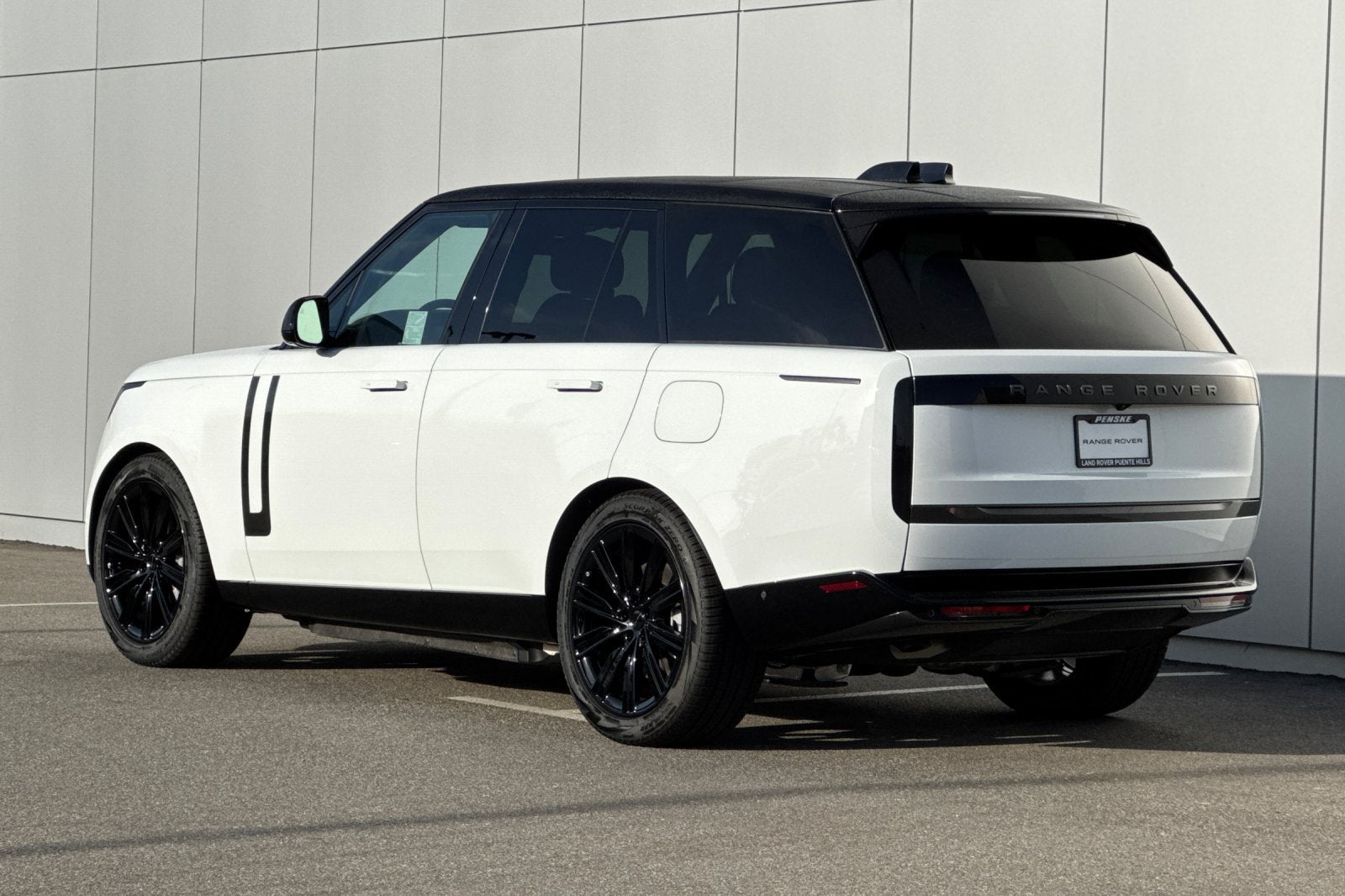2026 Land Rover Range Rover Plug-In Hybrid SE