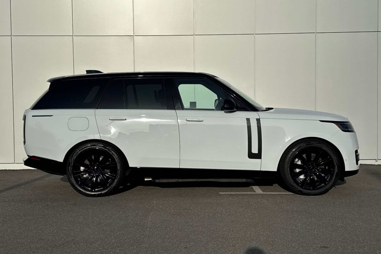2026 Land Rover Range Rover Plug-In Hybrid SE