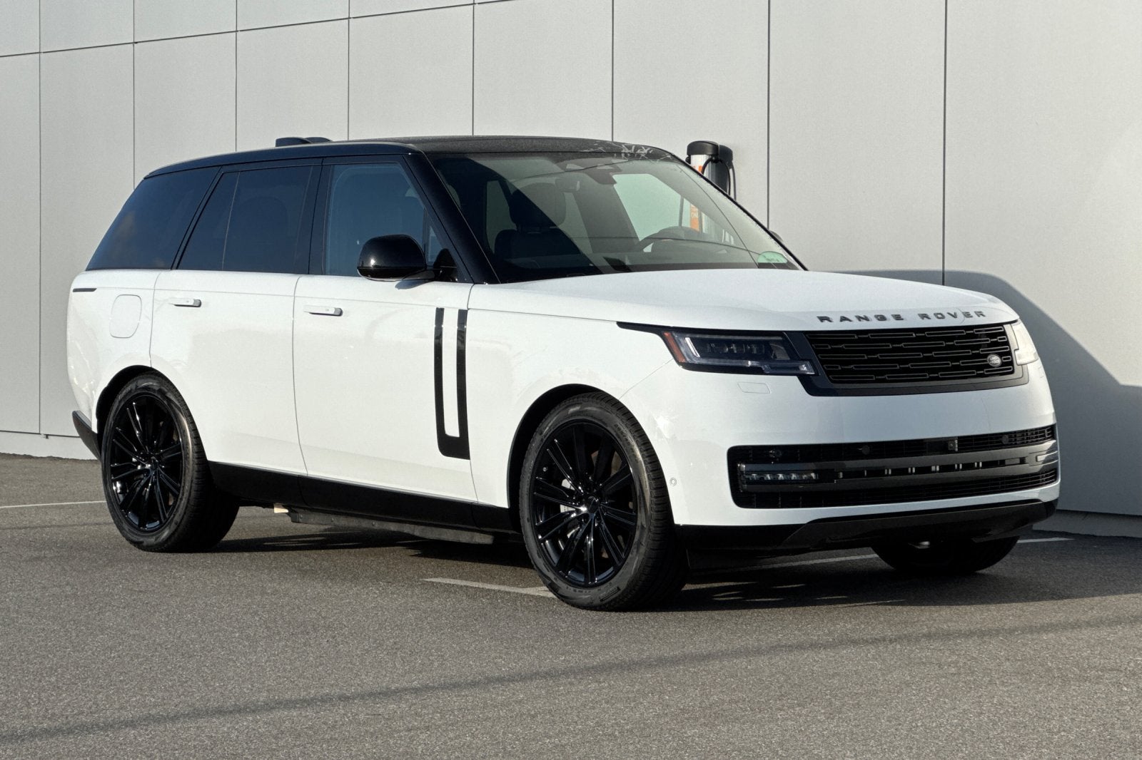 2026 Land Rover Range Rover Plug-In Hybrid SE