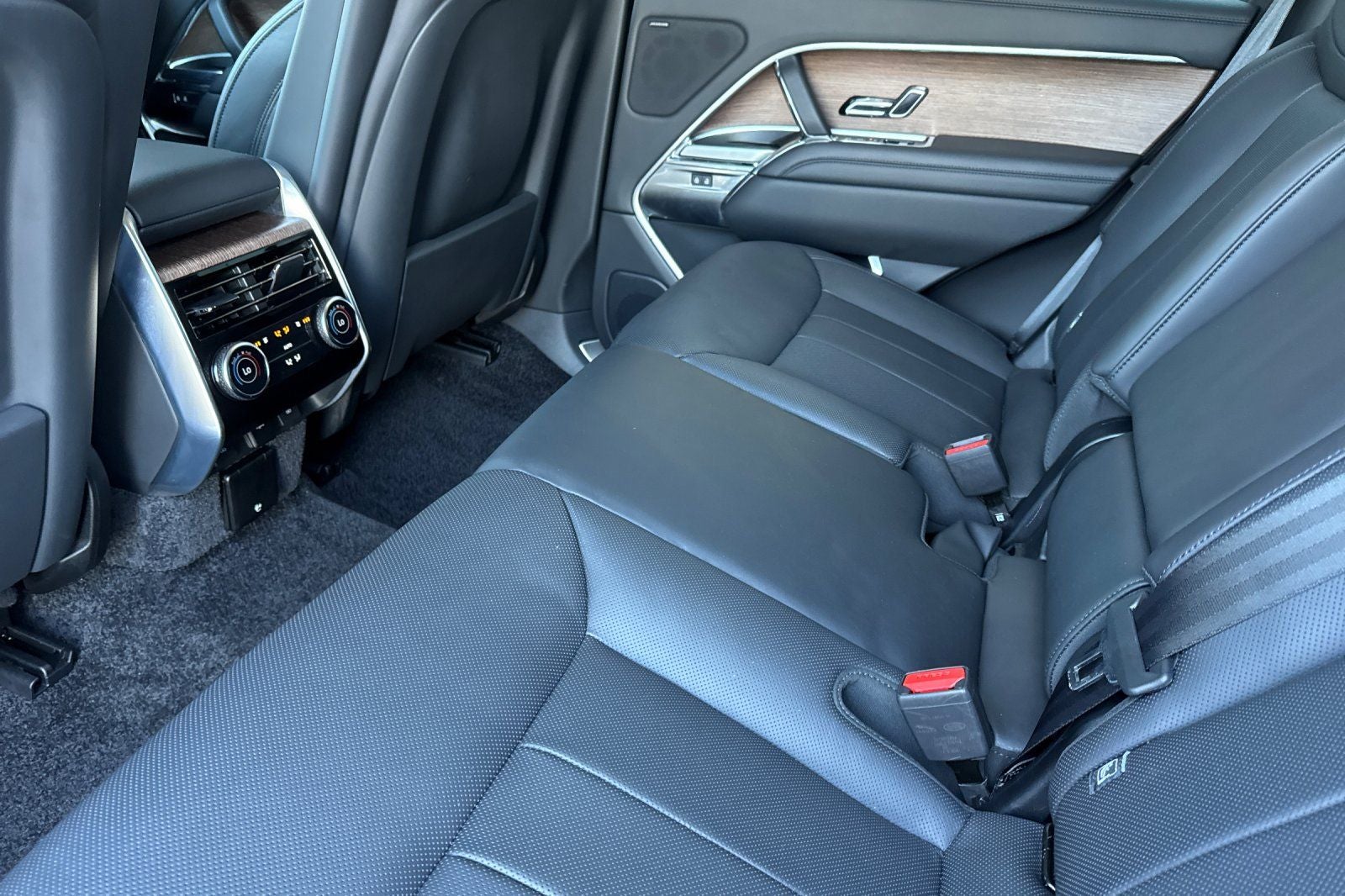 2025 Land Rover Range Rover Plug-In Hybrid SE