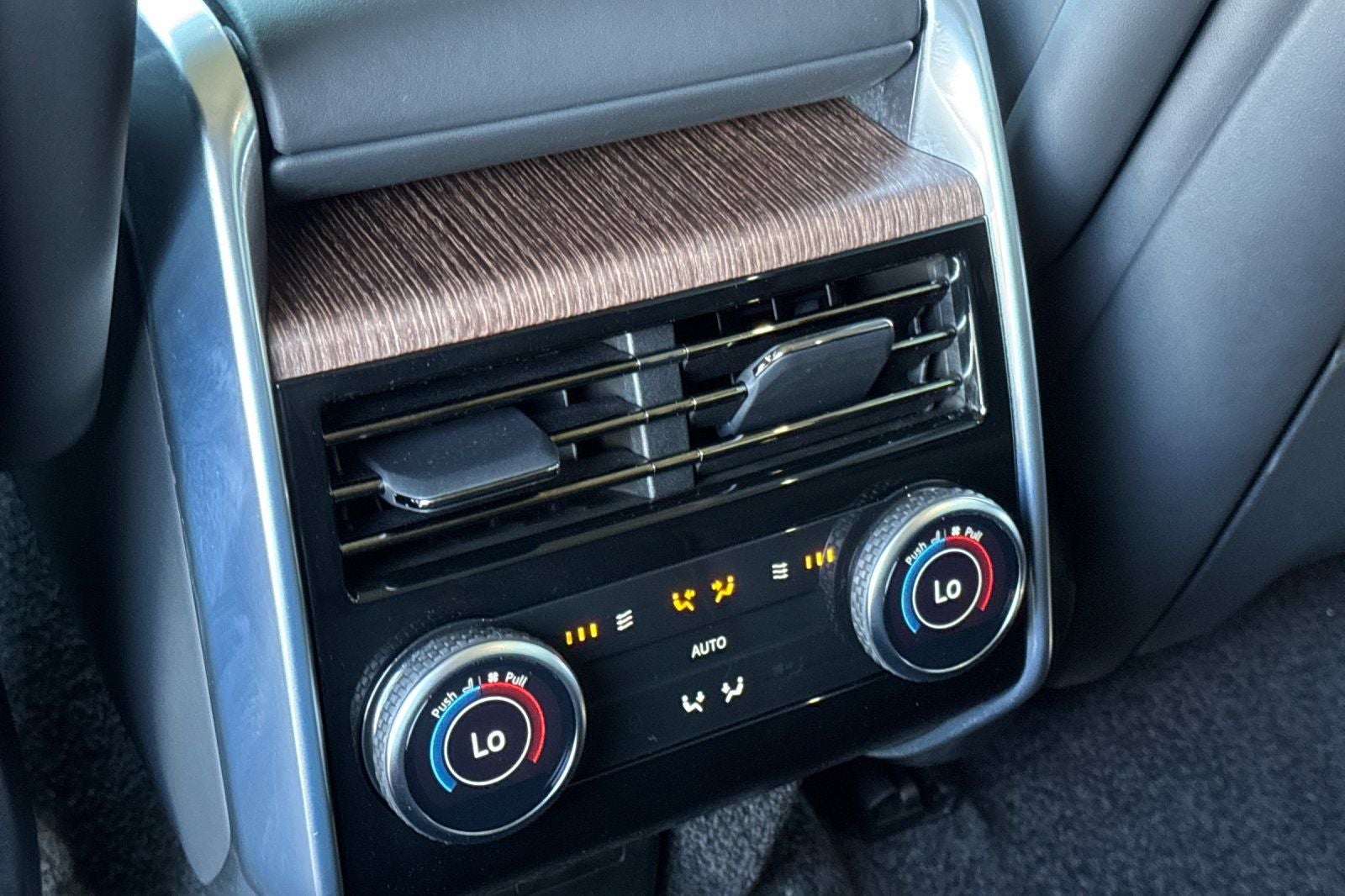 2025 Land Rover Range Rover Plug-In Hybrid SE