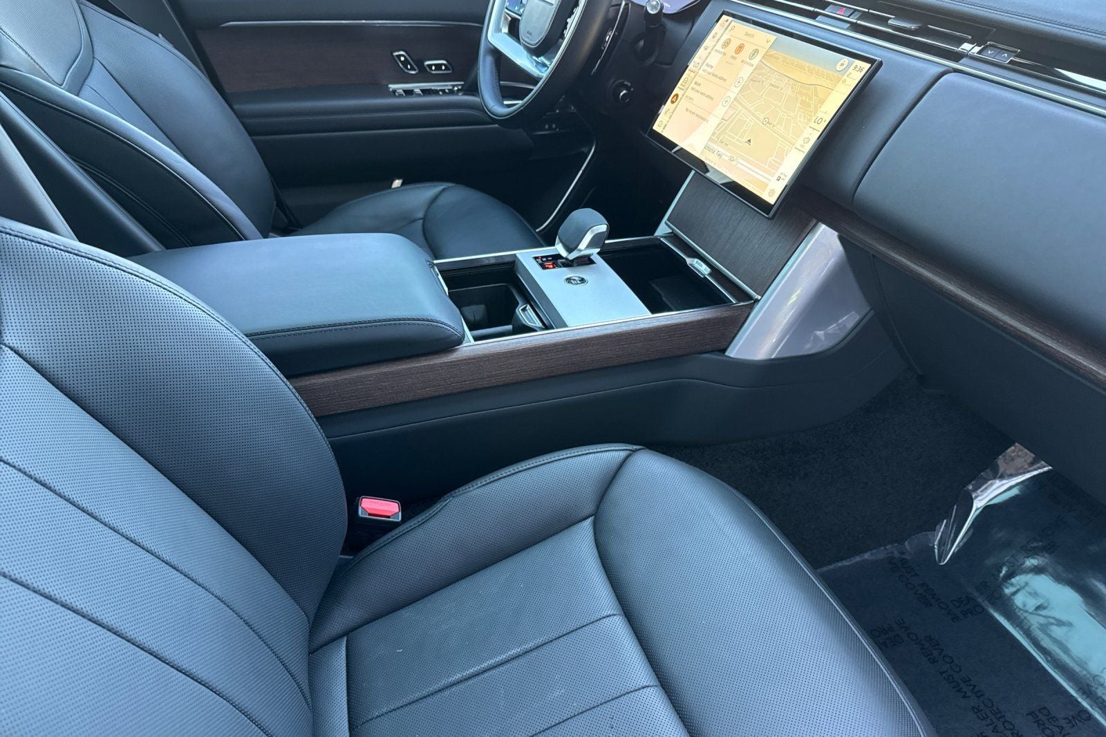 2025 Land Rover Range Rover Plug-In Hybrid SE