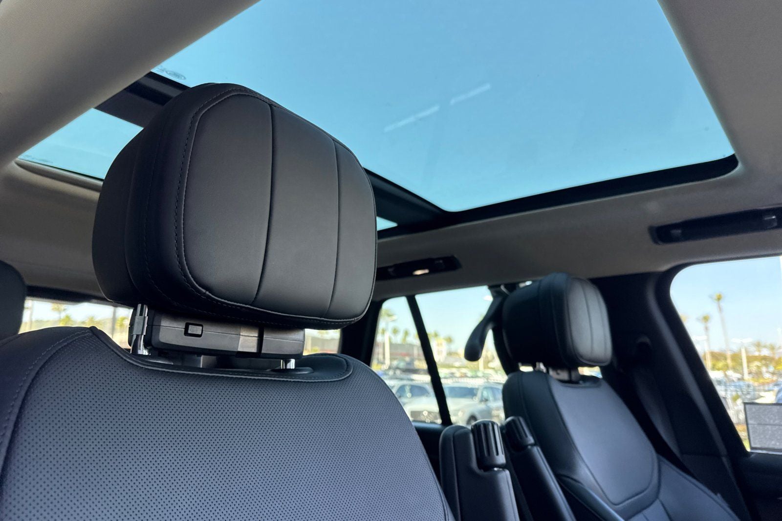 2025 Land Rover Range Rover Plug-In Hybrid SE