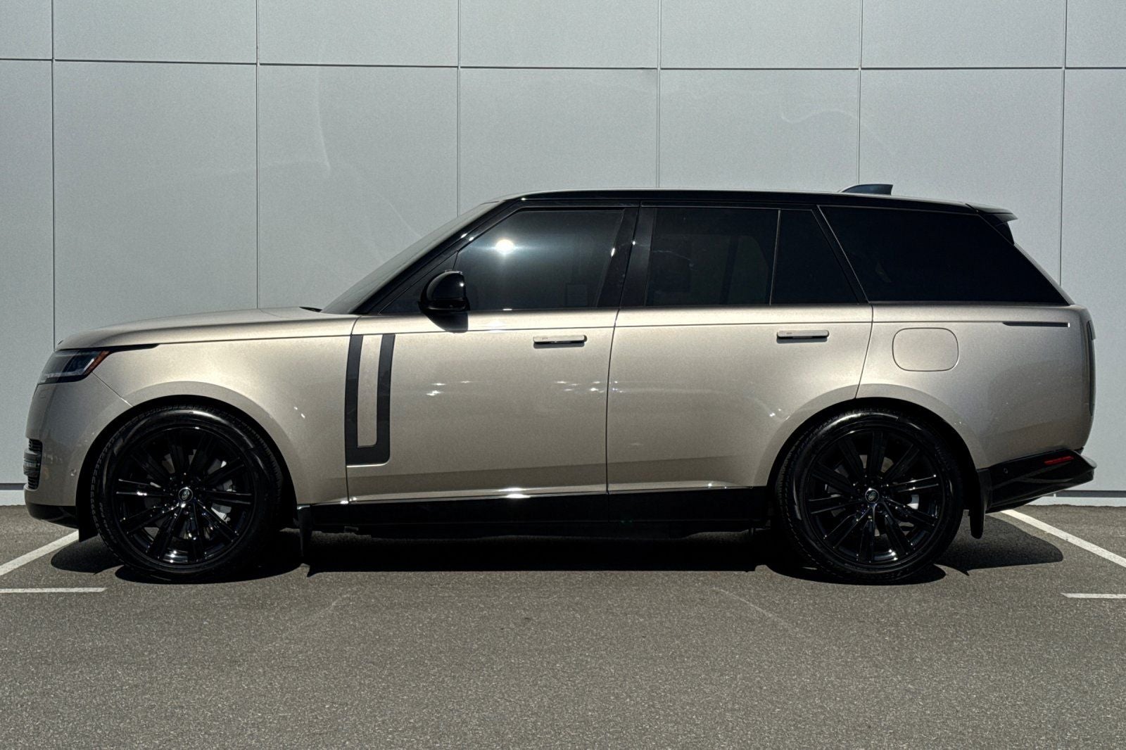 2025 Land Rover Range Rover Plug-In Hybrid SE