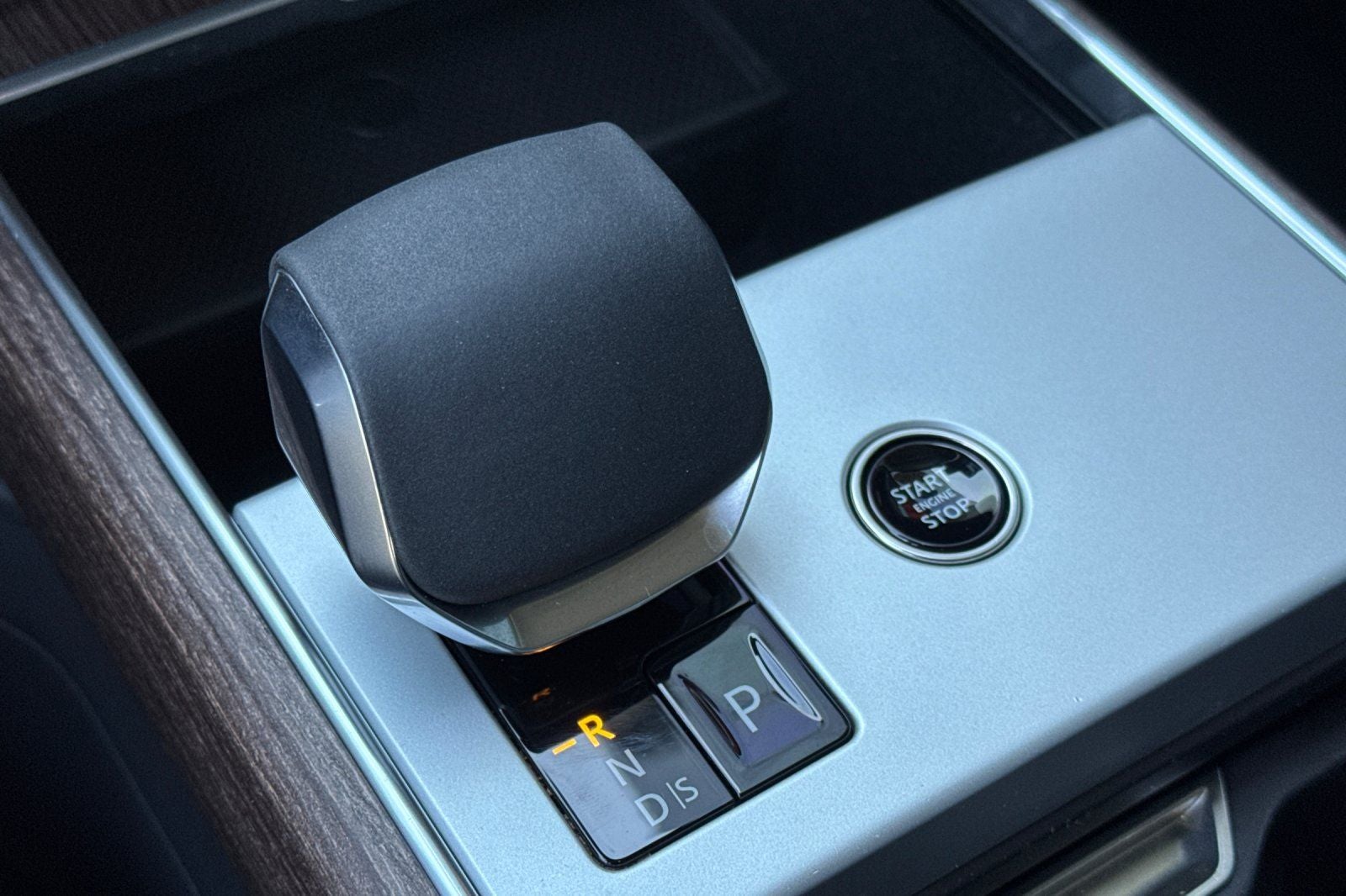 2025 Land Rover Range Rover Plug-In Hybrid SE