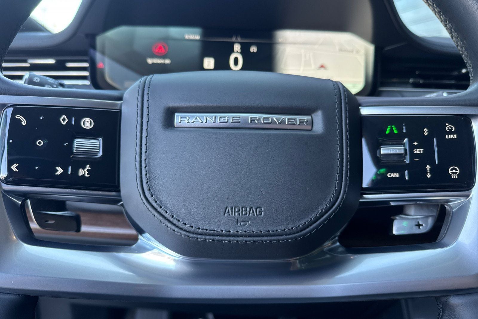 2025 Land Rover Range Rover Plug-In Hybrid SE