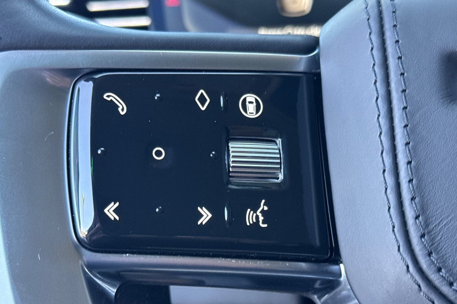 2025 Land Rover Range Rover Plug-In Hybrid SE