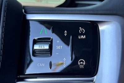 2025 Land Rover Range Rover Plug-In Hybrid SE