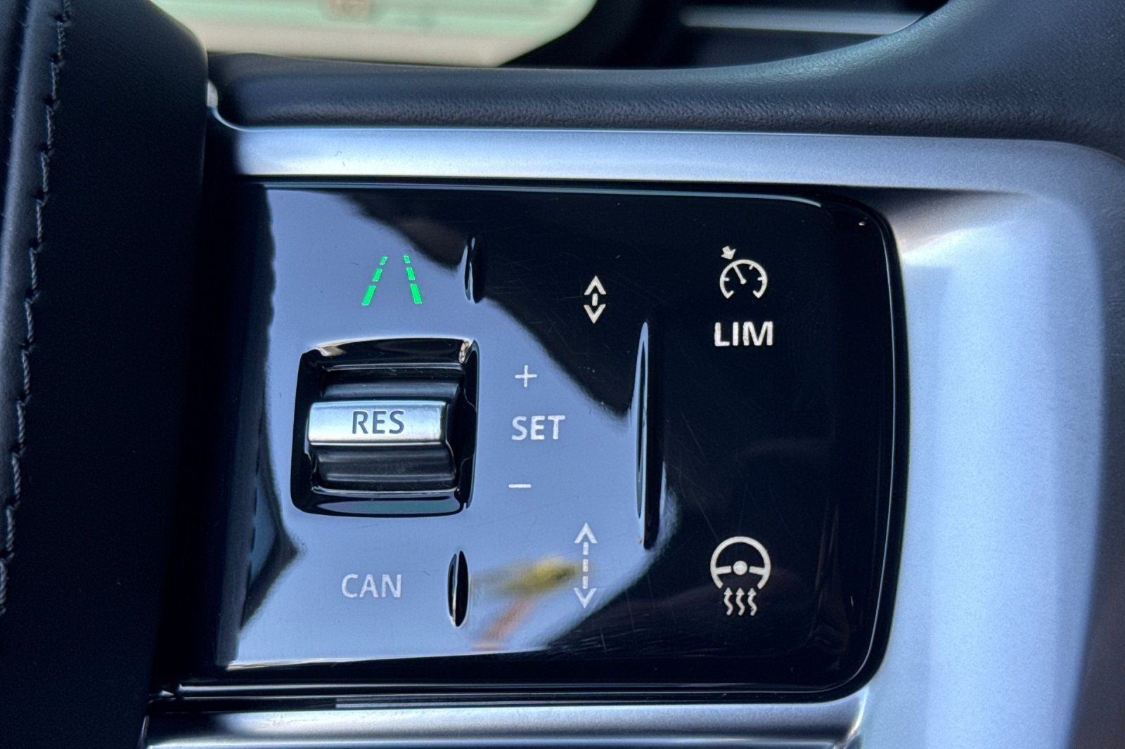 2025 Land Rover Range Rover Plug-In Hybrid SE