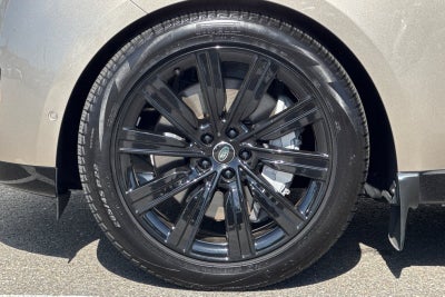 2025 Land Rover Range Rover Plug-In Hybrid SE